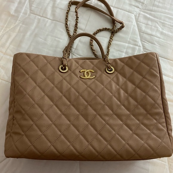 Chanel tote - Picture 2 of 10